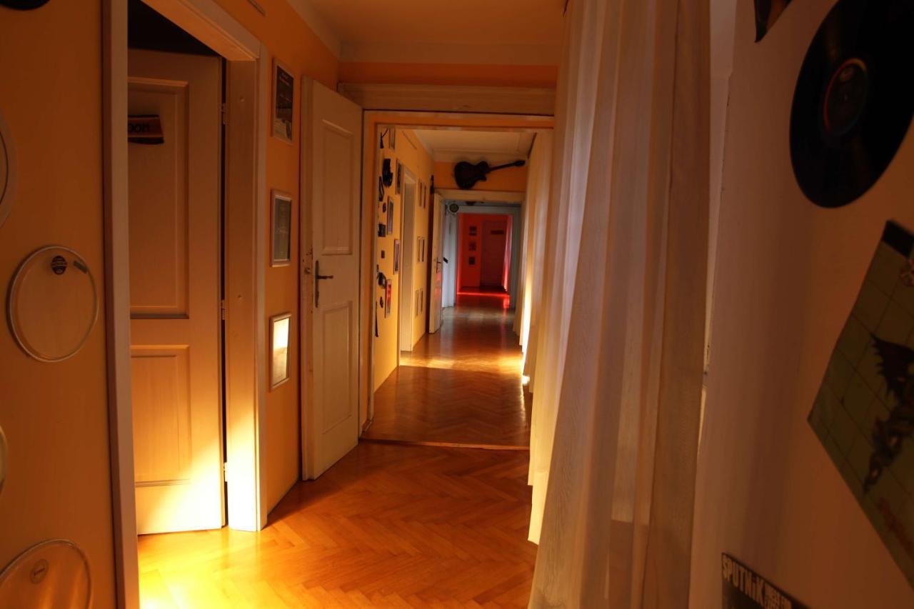 Residence Muzica Bed And Breakfast Komen Eksteriør bilde