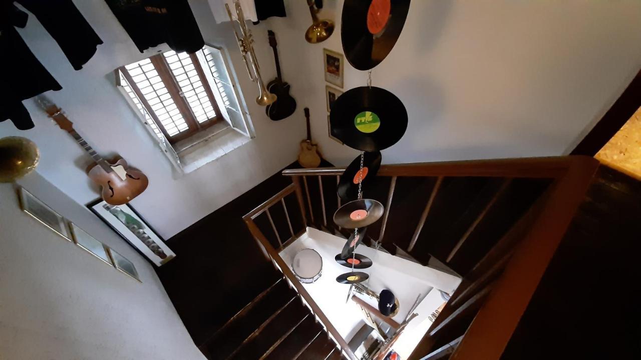 Residence Muzica Bed And Breakfast Komen Eksteriør bilde