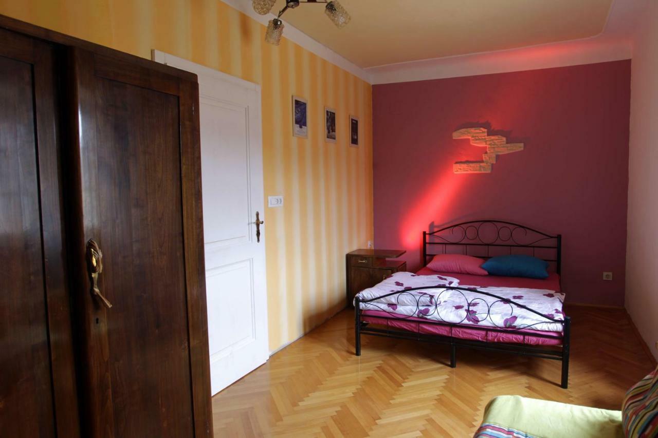 Residence Muzica Bed And Breakfast Komen Eksteriør bilde